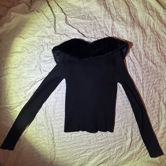 Black Cardigan with Faux Fur Collar - Picture 5 of 5